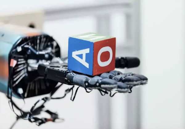 美国科技巨头开启“AI代理人竞争”：微软扶持OpenAI 谷歌与亚马逊选中Anthropic